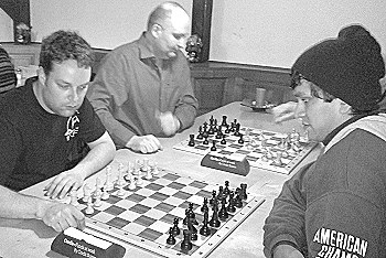 Hinten IM Pezerovic, vorne IM Sandor und Hermann Quintanilla